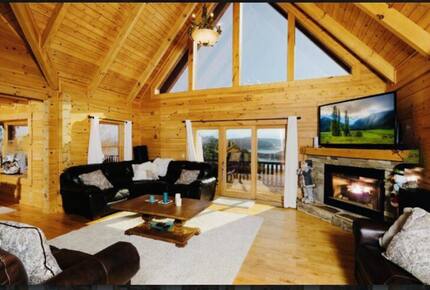 Mountain-View Lodge with Private Lake Access near Pigeon Forge - Sevierville, Tennessee