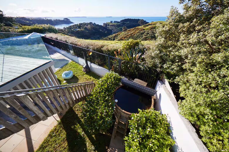 Sophisticated Island Living with Spa & Sun Decks - Waiheke Island, New Zealand