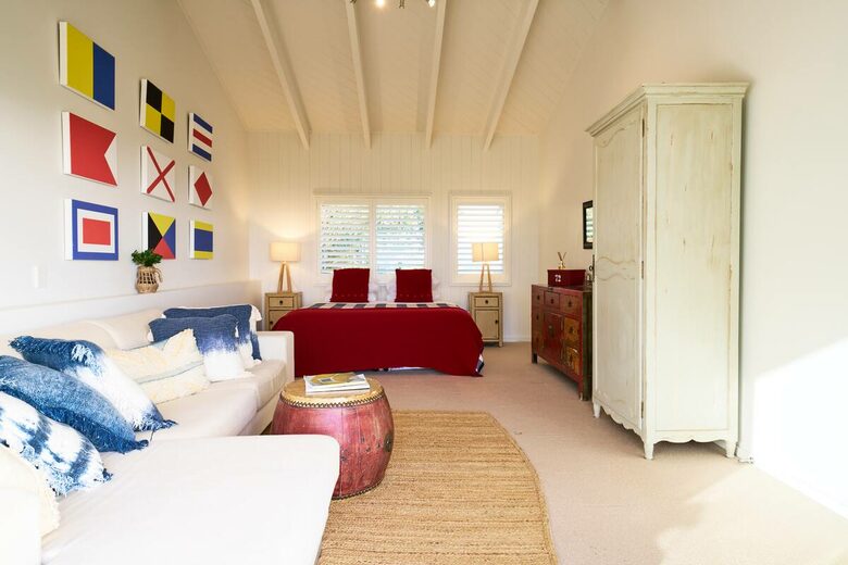 Sophisticated Island Living with Spa & Sun Decks - Waiheke Island, New Zealand