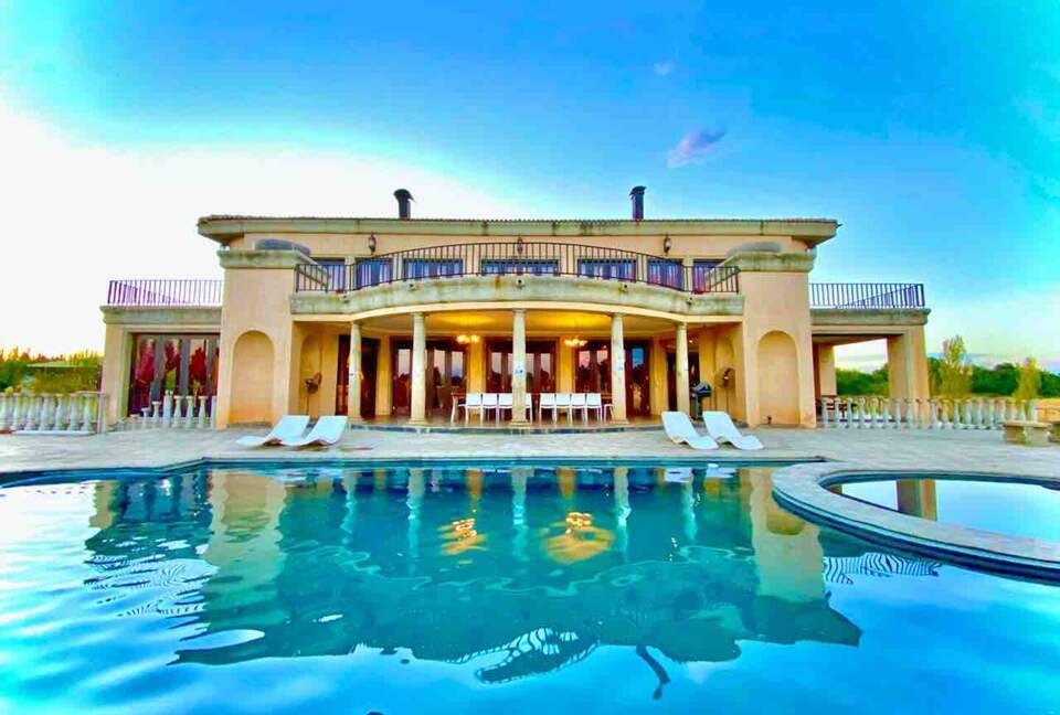 Vaal-Villa | Vintage Style Farmhouse - Vanderbijlpark, South Africa