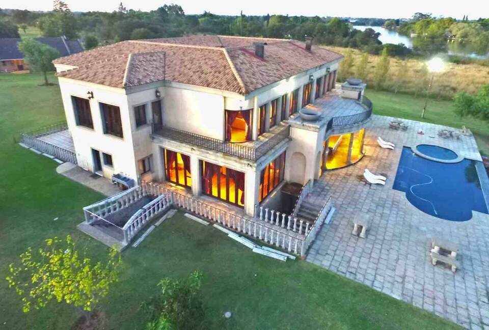 Vaal-Villa | Vintage Style Farmhouse - Vanderbijlpark, South Africa