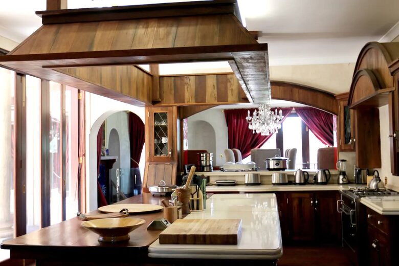 Vaal-Villa | Vintage Style Farmhouse - Vanderbijlpark, South Africa