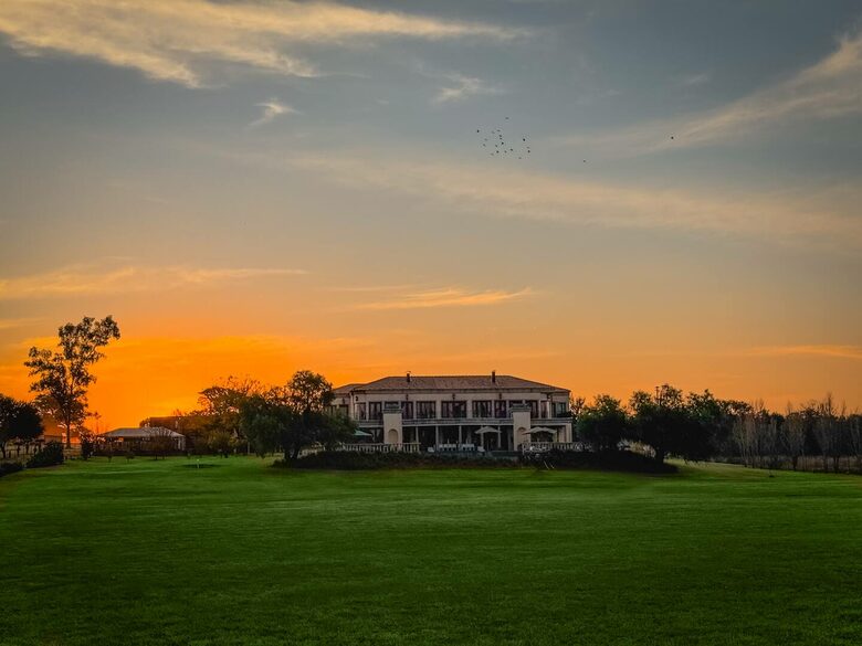 Vaal-Villa | Vintage Style Farmhouse - Vanderbijlpark, South Africa