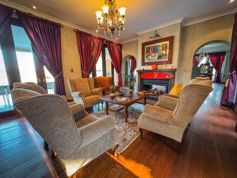 Vaal-Villa | Vintage Style Farmhouse - Vanderbijlpark, South Africa