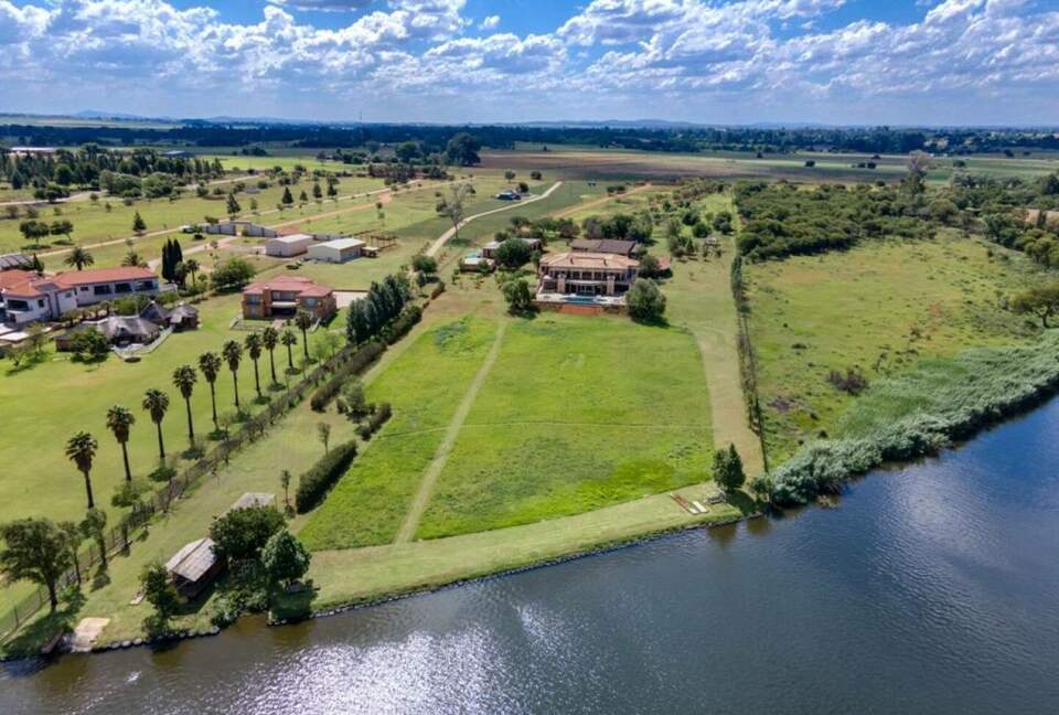 Vaal-Villa | Vintage Style Farmhouse - Vanderbijlpark, South Africa