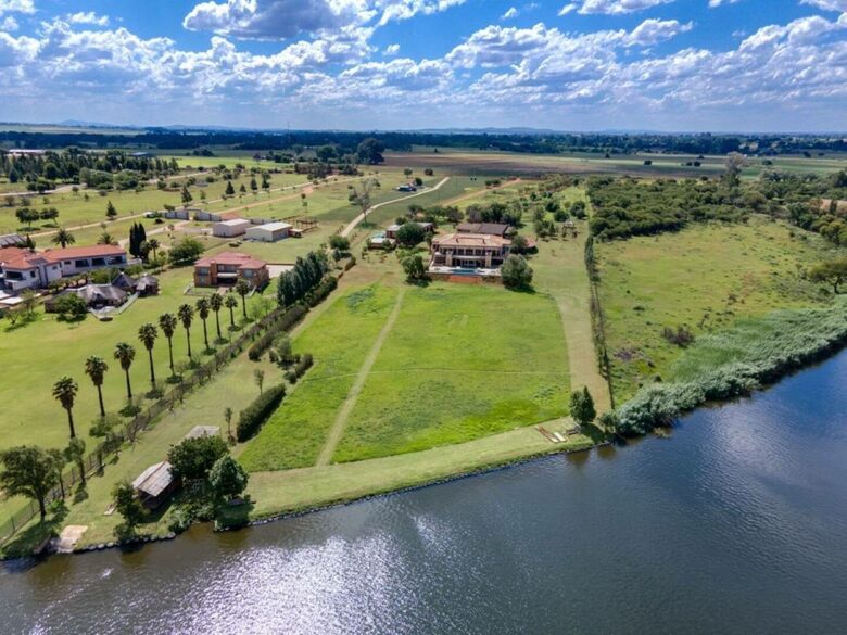 Vaal-Villa | Vintage Style Farmhouse - Vanderbijlpark, South Africa