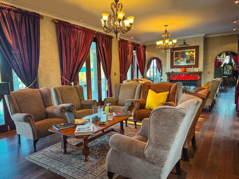 Vaal-Villa | Vintage Style Farmhouse - Vanderbijlpark, South Africa