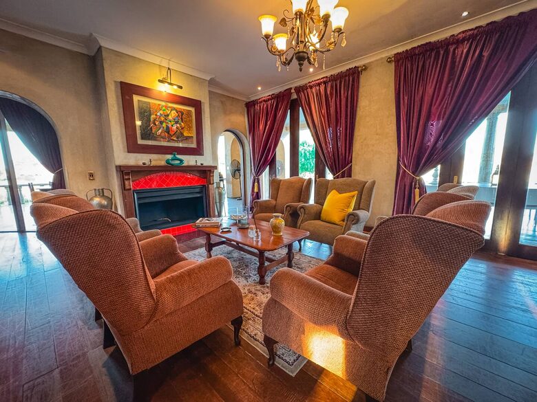 Vaal-Villa | Vintage Style Farmhouse - Vanderbijlpark, South Africa