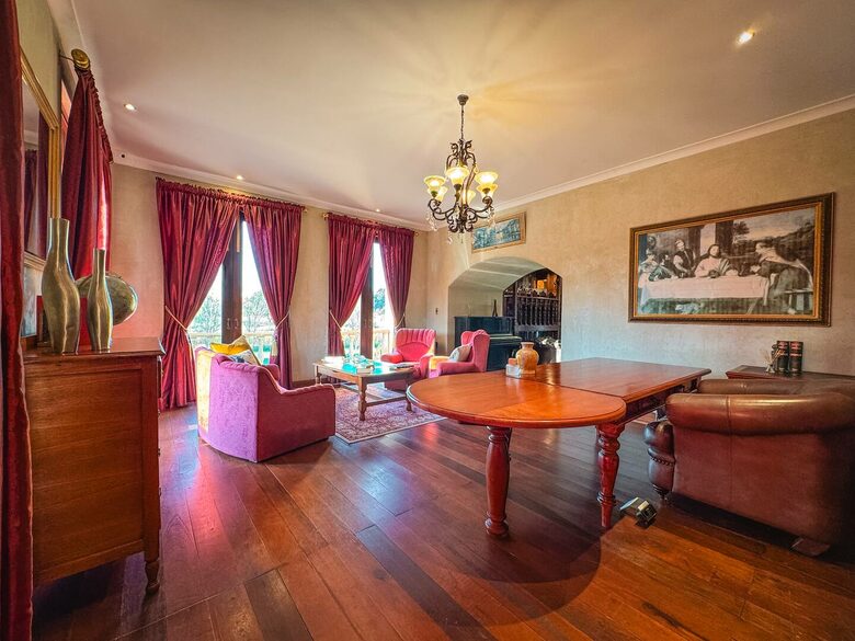 Vaal-Villa | Vintage Style Farmhouse - Vanderbijlpark, South Africa
