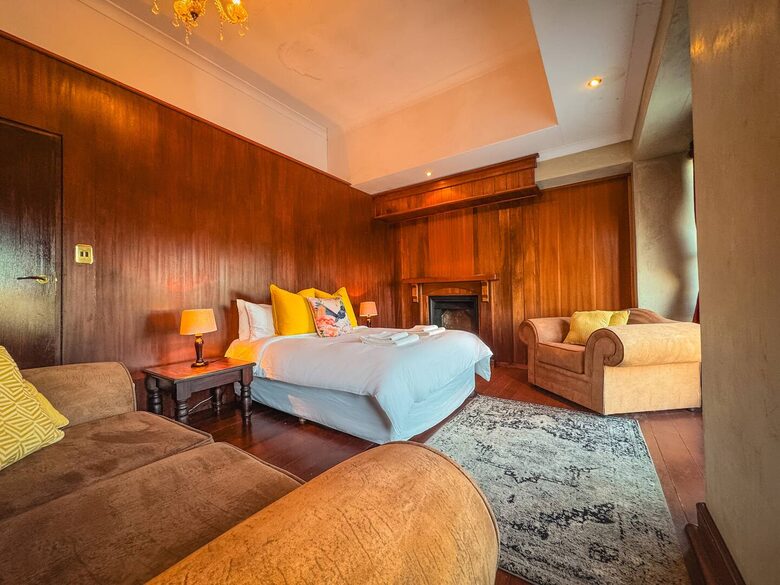 Vaal-Villa | Vintage Style Farmhouse - Vanderbijlpark, South Africa
