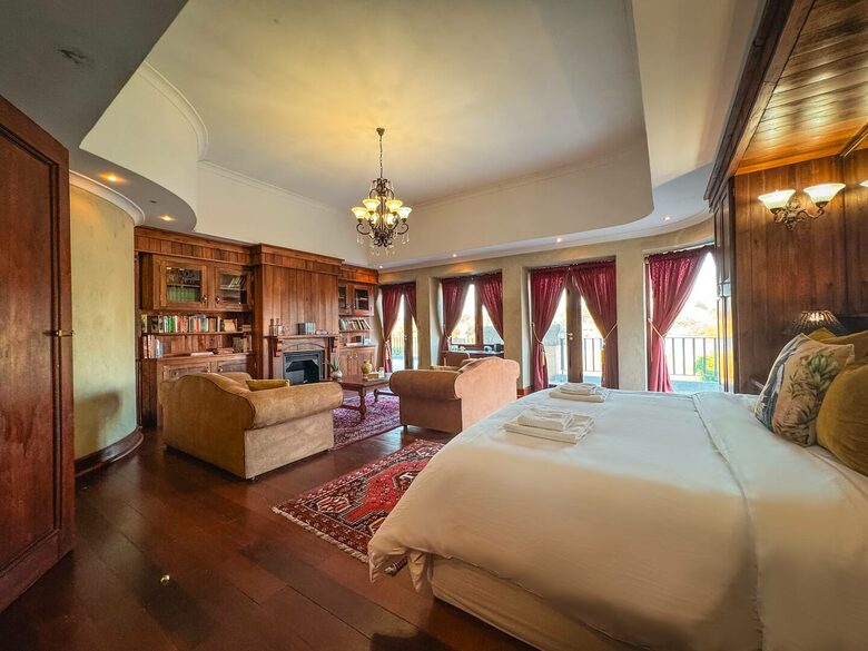 Vaal-Villa | Vintage Style Farmhouse - Vanderbijlpark, South Africa