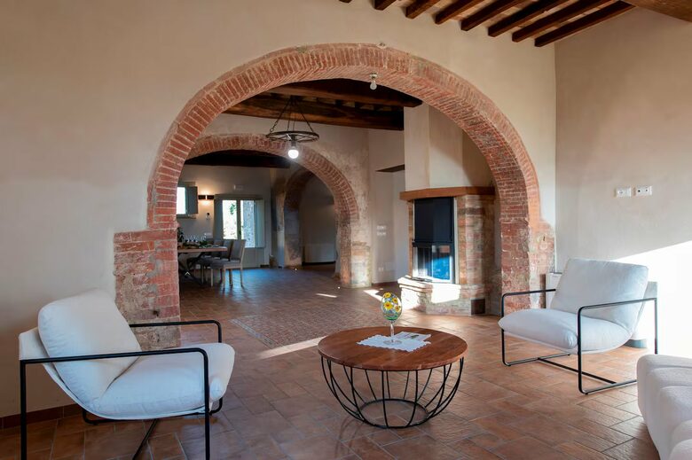 15th-Century Farmhouse in the Heart of Chianti - Lucignano, Italy