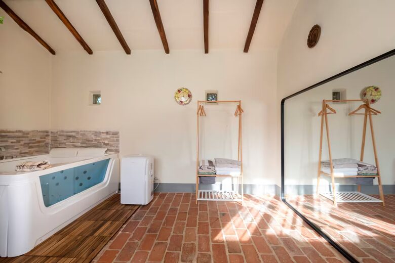 15th-Century Farmhouse in the Heart of Chianti - Lucignano, Italy