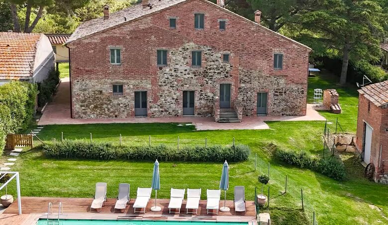 15th-Century Farmhouse in the Heart of Chianti - Lucignano, Italy