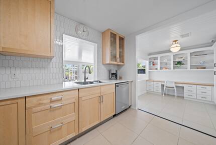 Sunny Sarasota Retreat Near Beaches & Downtown - Sarasota, Florida