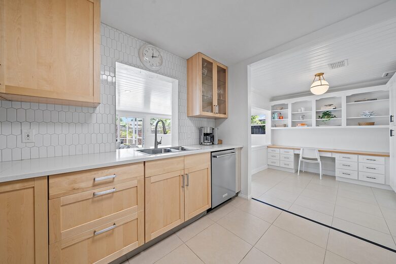 Sunny Sarasota Retreat Near Beaches & Downtown - Sarasota, Florida