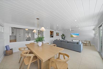Sunny Sarasota Retreat Near Beaches & Downtown - Sarasota, Florida
