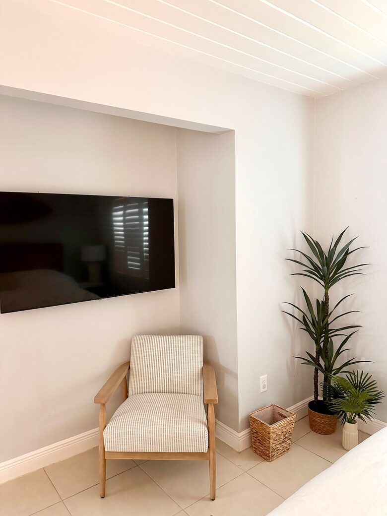 Sunny Sarasota Retreat Near Beaches & Downtown - Sarasota, Florida