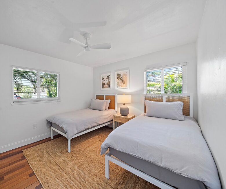 Sunny Sarasota Retreat Near Beaches & Downtown - Sarasota, Florida