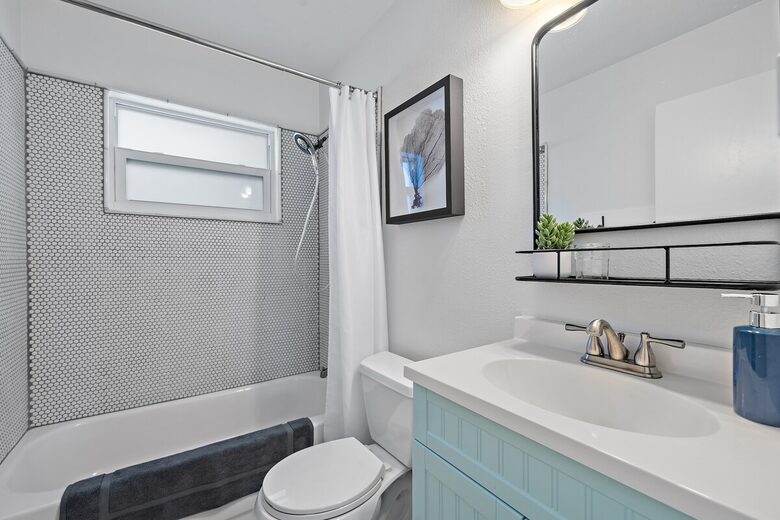 Sunny Sarasota Retreat Near Beaches & Downtown - Sarasota, Florida