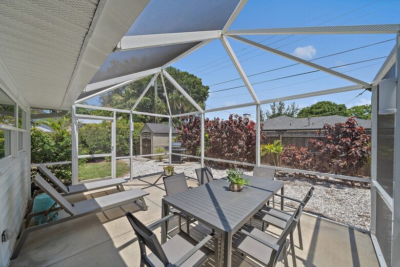 Sunny Sarasota Retreat Near Beaches & Downtown - Sarasota, Florida