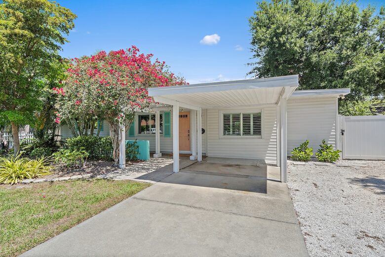Sunny Sarasota Retreat Near Beaches & Downtown - Sarasota, Florida
