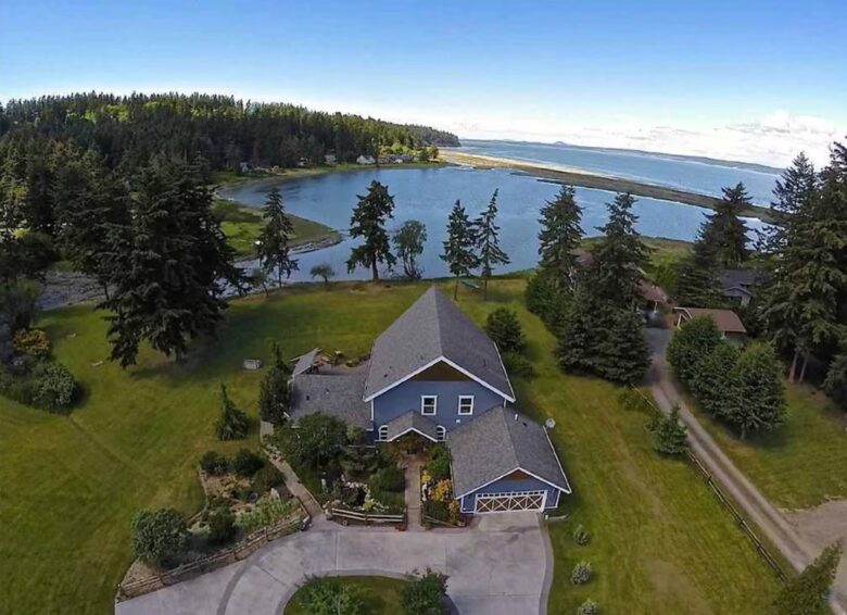 Oceanview Lodge with Over 600’ of Waterfront - Coupeville, Washington