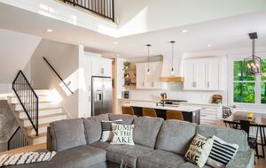 Elegant Retreat Overlooking Wilson Lake - Florence, Alabama