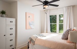 Elegant Retreat Overlooking Wilson Lake - Florence, Alabama