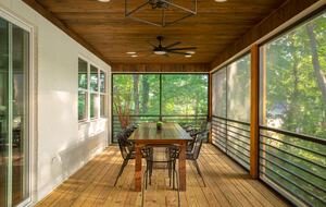 Elegant Retreat Overlooking Wilson Lake - Florence, Alabama