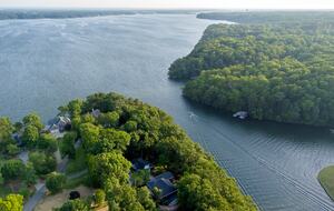 Elegant Retreat Overlooking Wilson Lake - Florence, Alabama
