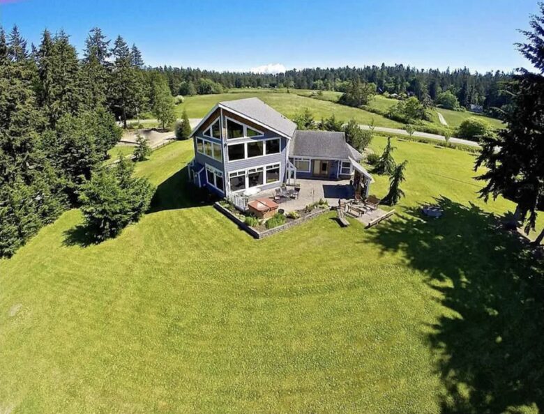 Oceanview Lodge with Over 600’ of Waterfront - Coupeville, Washington