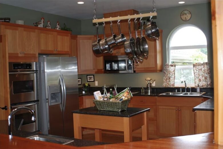 Oceanview Lodge with Over 600’ of Waterfront - Coupeville, Washington