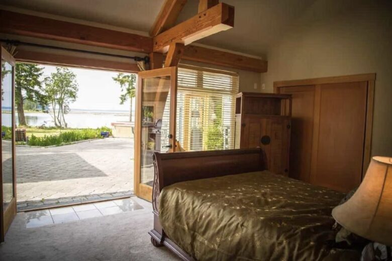 Oceanview Lodge with Over 600’ of Waterfront - Coupeville, Washington