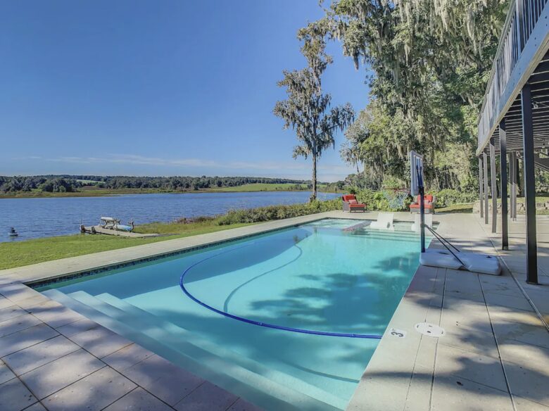 Tranquil Escape on Dowling Lake with Pool, Spa & Firepit - Dade City, Florida