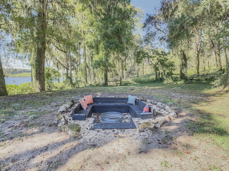 Tranquil Escape on Dowling Lake with Pool, Spa & Firepit - Dade City, Florida