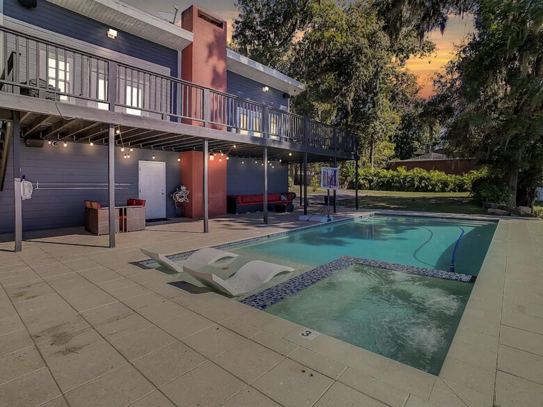Tranquil Escape on Dowling Lake with Pool, Spa & Firepit - Dade City, Florida