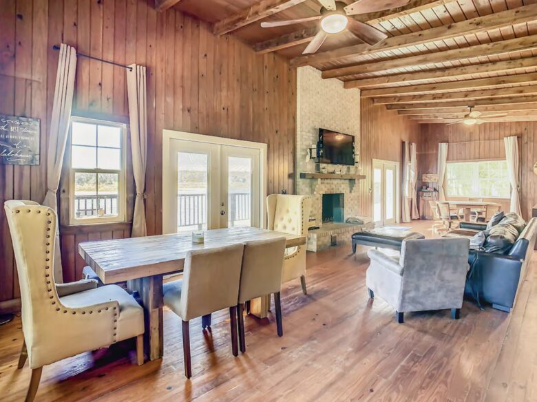 Tranquil Escape on Dowling Lake with Pool, Spa & Firepit - Dade City, Florida