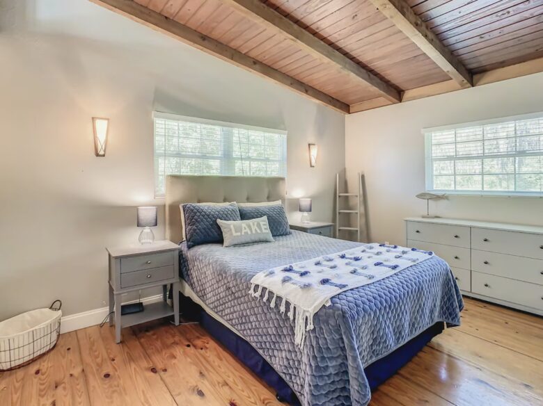 Tranquil Escape on Dowling Lake with Pool, Spa & Firepit - Dade City, Florida