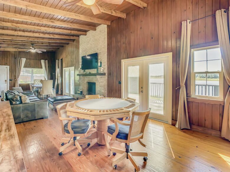 Tranquil Escape on Dowling Lake with Pool, Spa & Firepit - Dade City, Florida