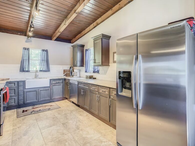 Tranquil Escape on Dowling Lake with Pool, Spa & Firepit - Dade City, Florida