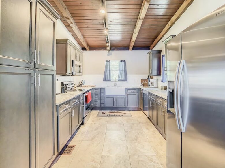 Tranquil Escape on Dowling Lake with Pool, Spa & Firepit - Dade City, Florida