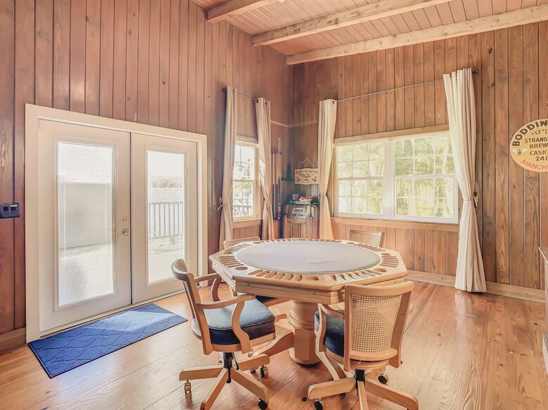 Tranquil Escape on Dowling Lake with Pool, Spa & Firepit - Dade City, Florida