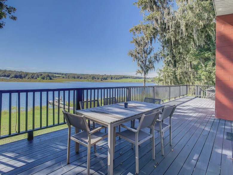 Tranquil Escape on Dowling Lake with Pool, Spa & Firepit - Dade City, Florida