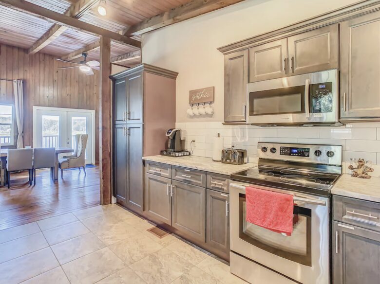 Tranquil Escape on Dowling Lake with Pool, Spa & Firepit - Dade City, Florida