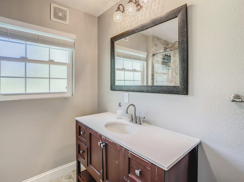 Tranquil Escape on Dowling Lake with Pool, Spa & Firepit - Dade City, Florida