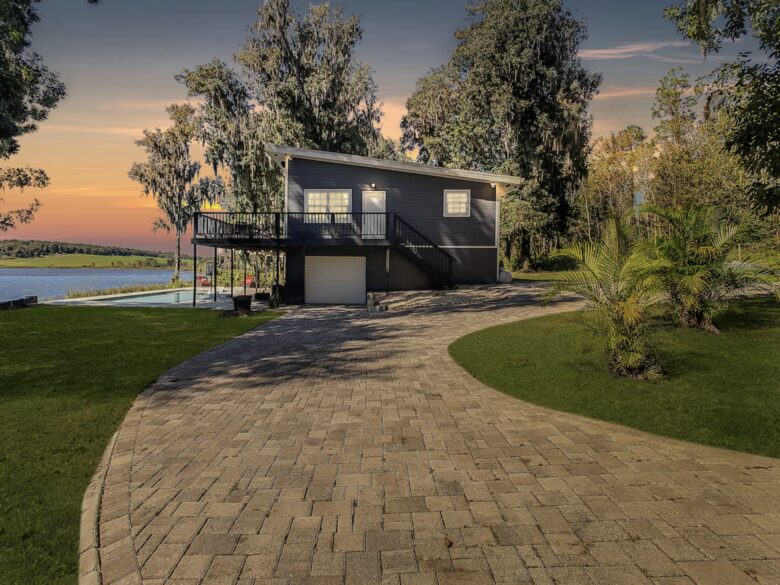 Tranquil Escape on Dowling Lake with Pool, Spa & Firepit - Dade City, Florida