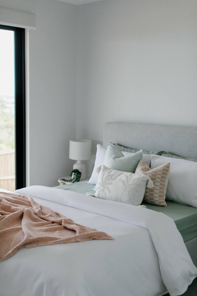 Architectural Elegance with Coastal Views - San Remo, Australia