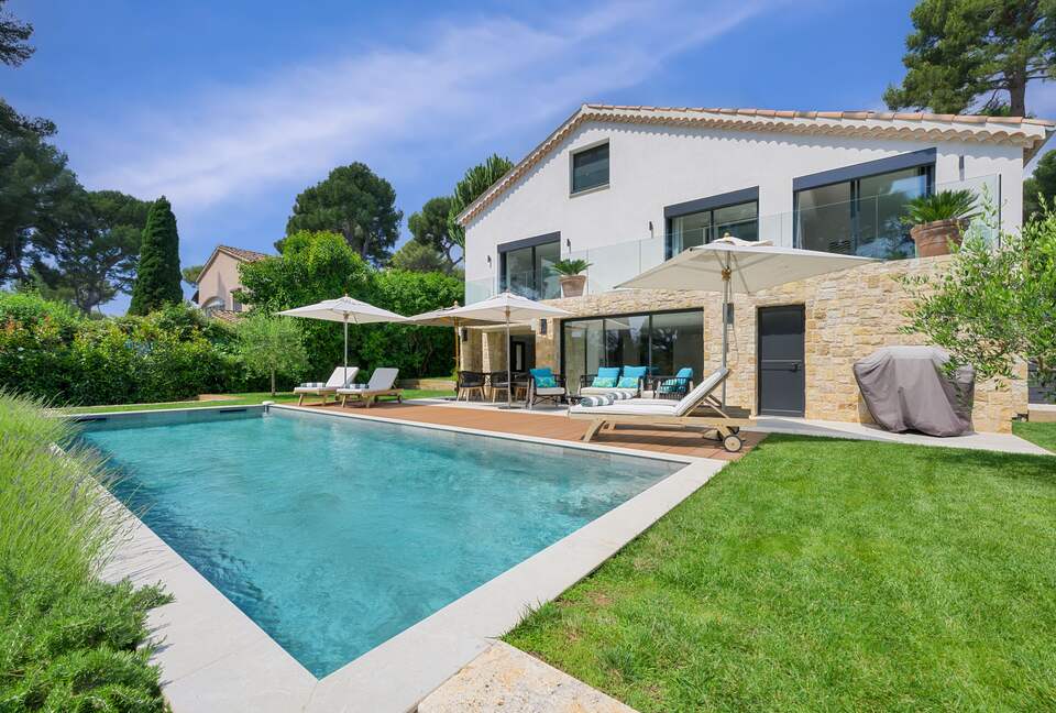 Elegant Mediterranean Retreat in Prestigious Cap d’Antibes - Cap d'Antibes, France