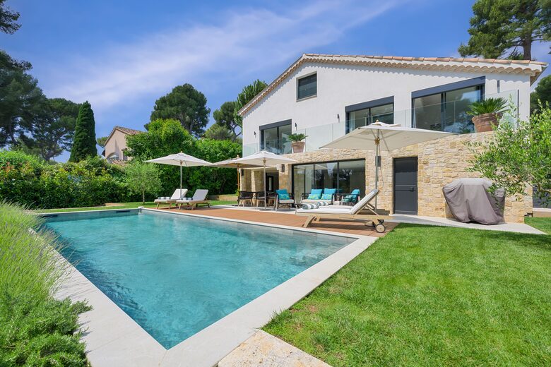 Elegant Mediterranean Retreat in Prestigious Cap d’Antibes - Cap d'Antibes, France
